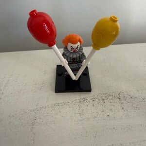 Pennywise minifigure compatible with Lego and building block (not Lego)
